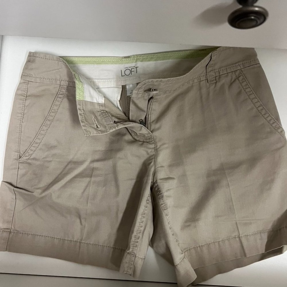 KHAKI Loft Shorts